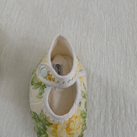 CACHAREL YELLOW INFANT DRESS WITH BONNET & SHOES/ HAT SET SIZE: 3 MONTH - Picture 11 of 12